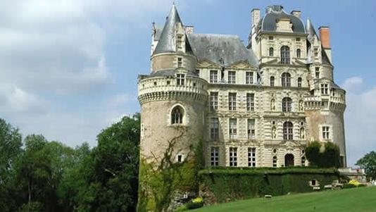 Ch&acirc;teau de Brissac-Quinc&eacute; in de Loirestreek